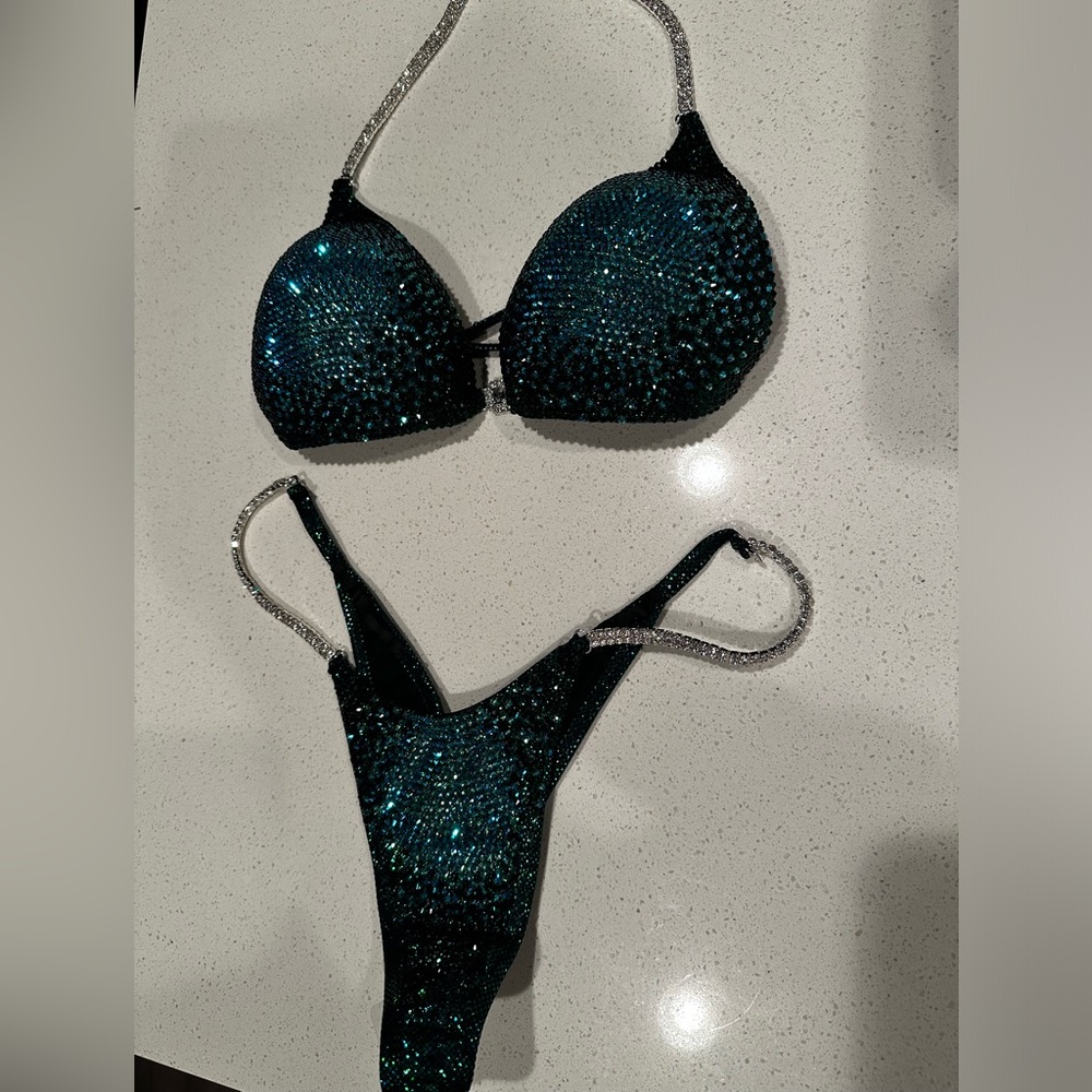 Competition Bikini - Picture 3 of 7